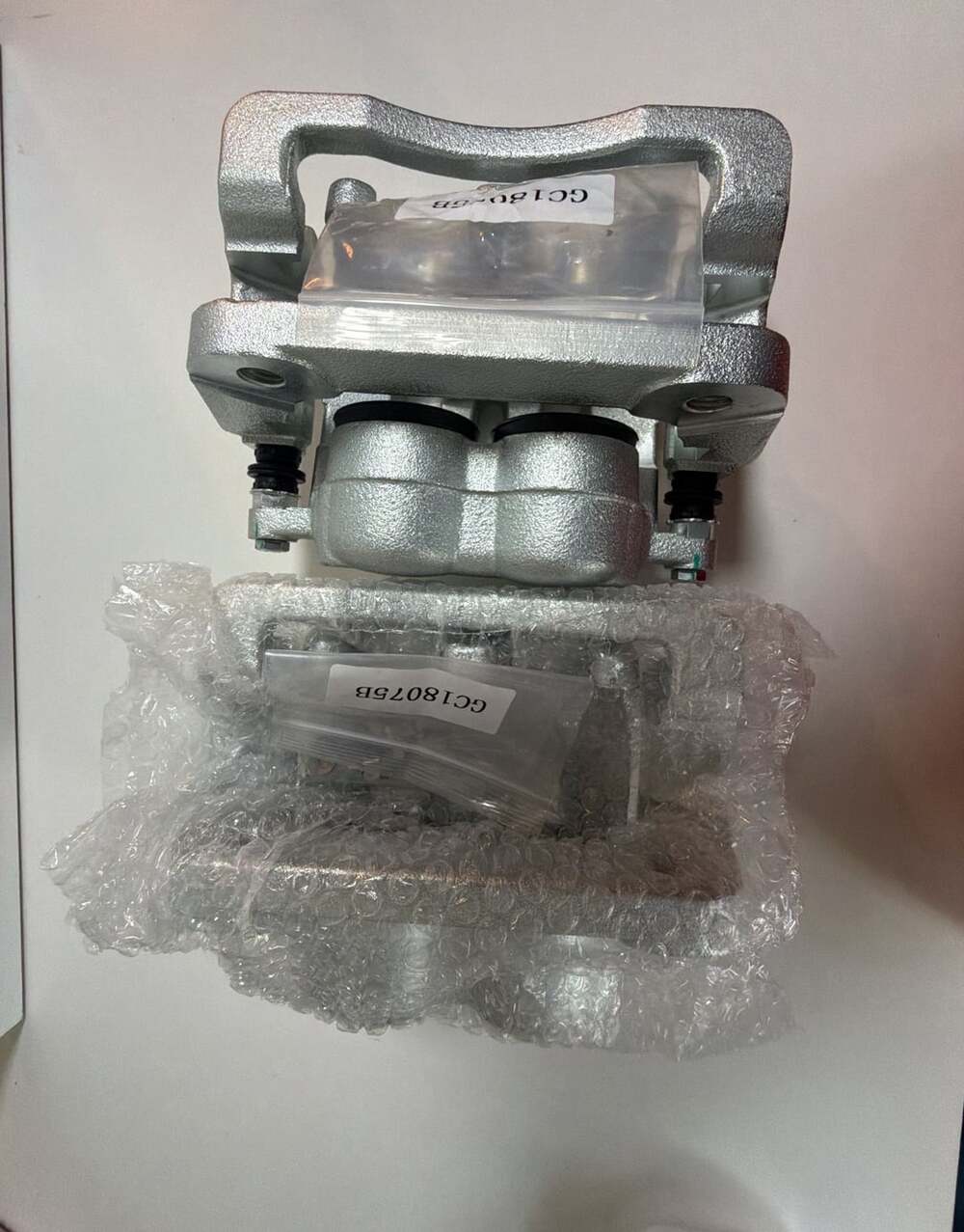 2Pcs Rear Disc Brake Caliper Assembly w/Bracket for Ford F-250 F-350 Super Duty
